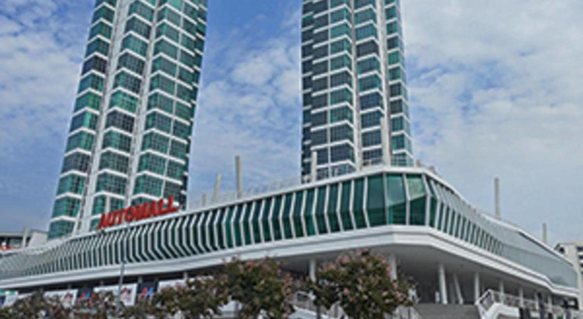Maritime Luxury Suites George Town Exterior foto