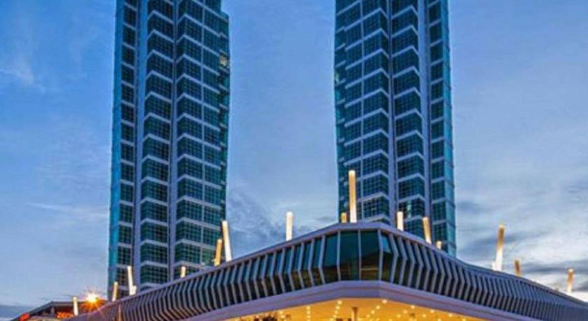 Maritime Luxury Suites George Town Exterior foto