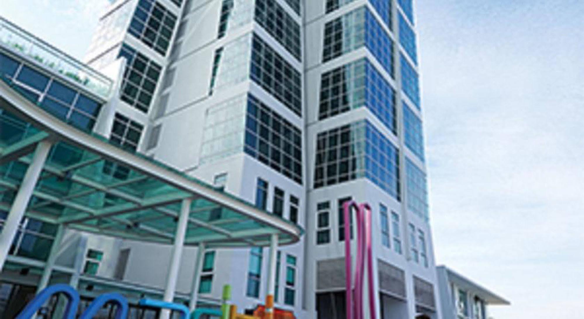 Maritime Luxury Suites George Town Exterior foto