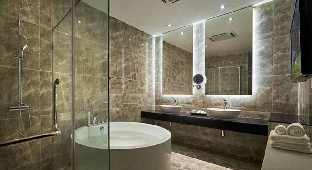 Maritime Luxury Suites George Town Exterior foto